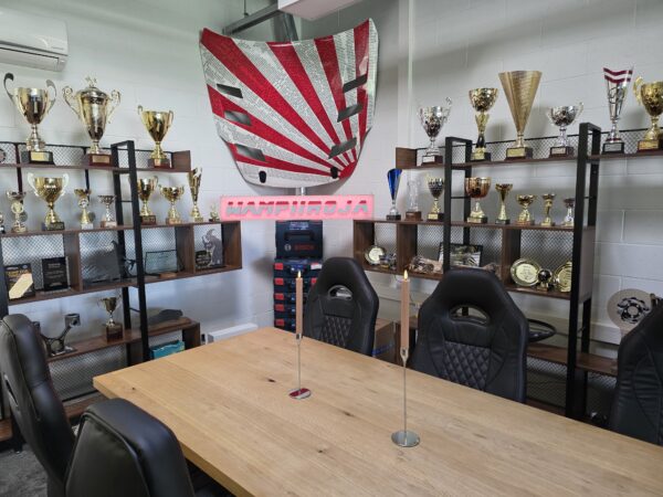 ,, Karel back to the track ,, kapotikampaania