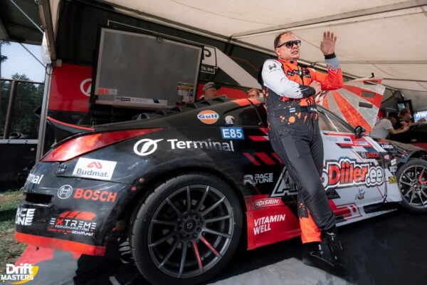 ,, Karel back to the track ,, kapotikampaania